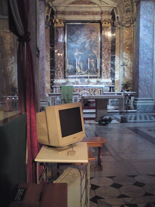 Ordinateur dans une église.